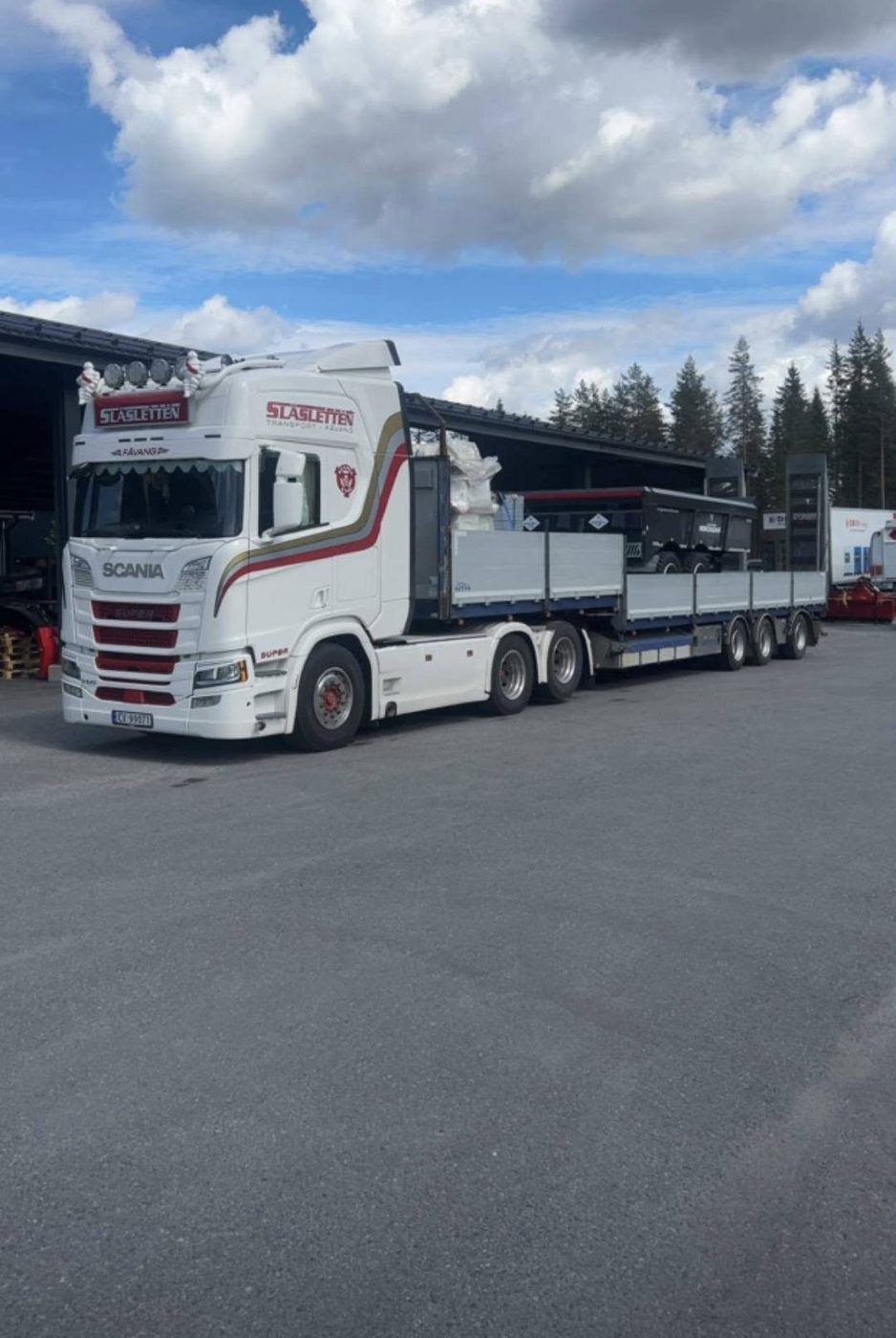 Maskintransport med Slåsletten Transport