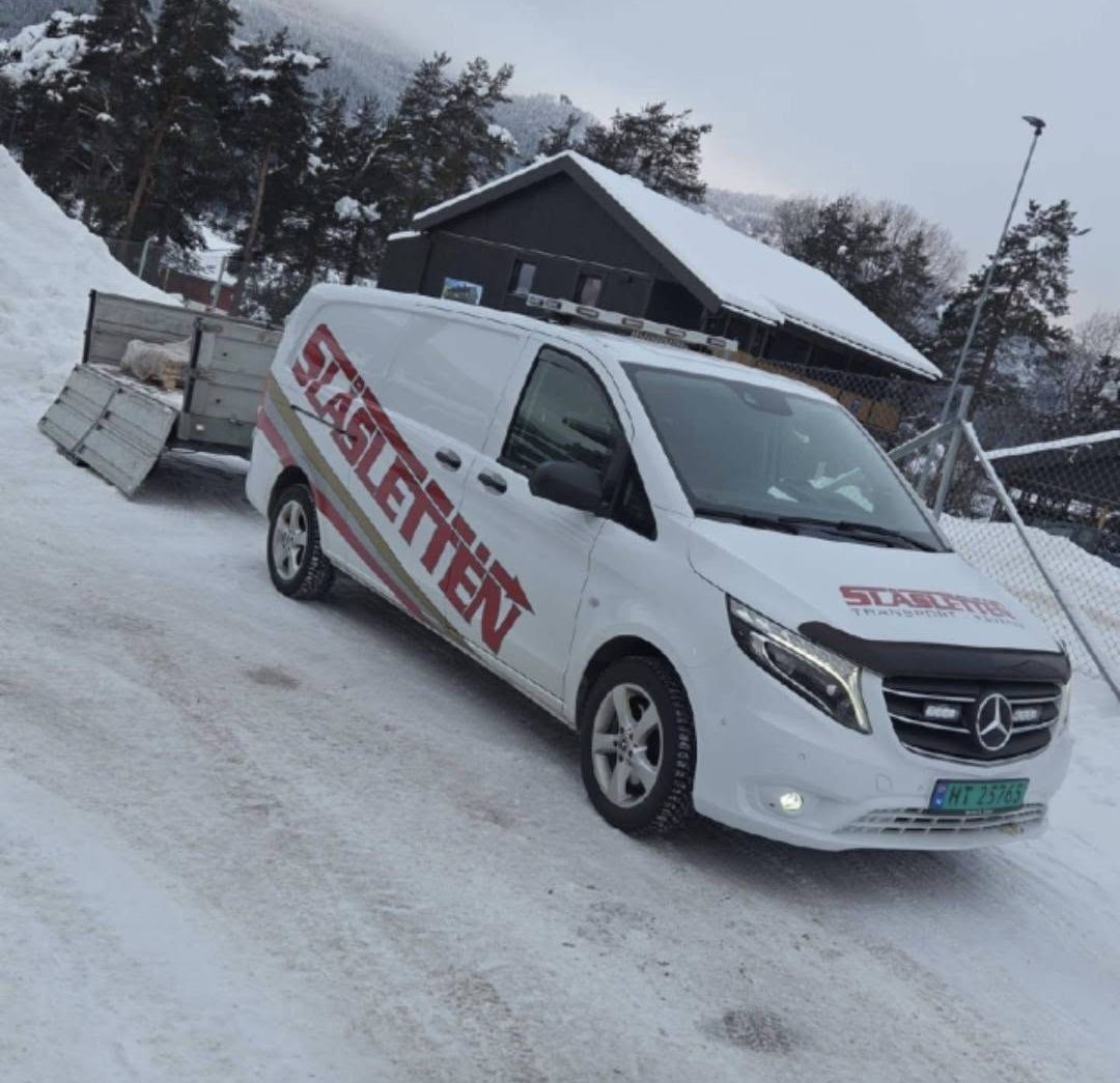 Varebil fra Slåsletten Transport under oppdrag
